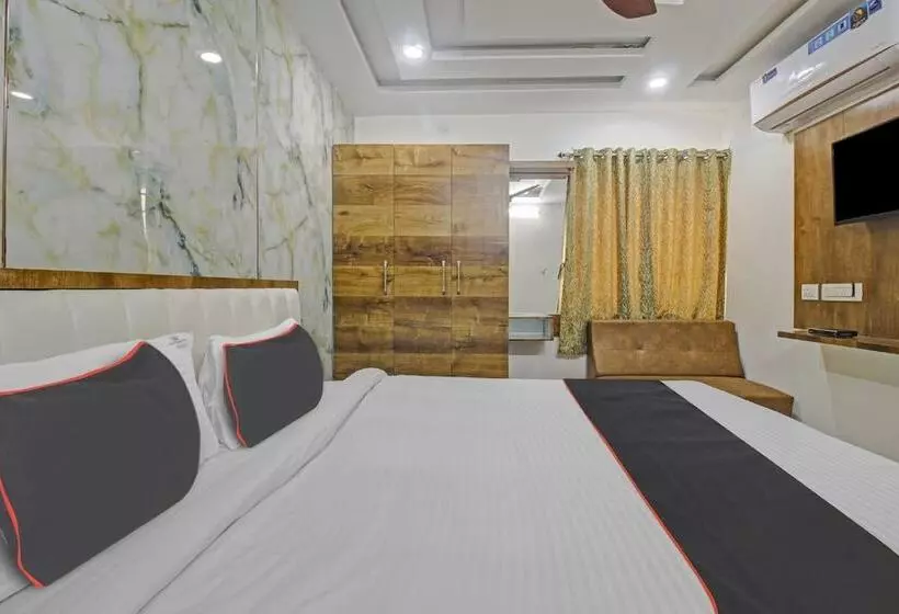 ホテル Collection O Vinayaka Luxury Stays