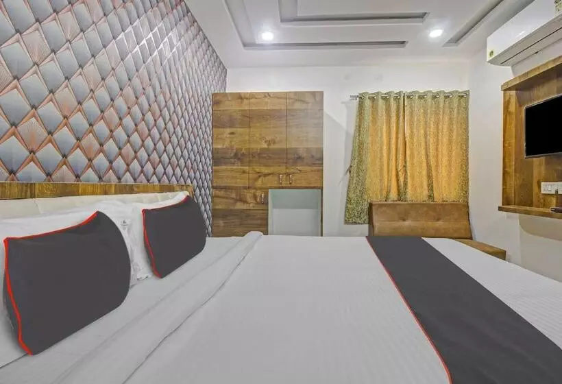 ホテル Collection O Vinayaka Luxury Stays