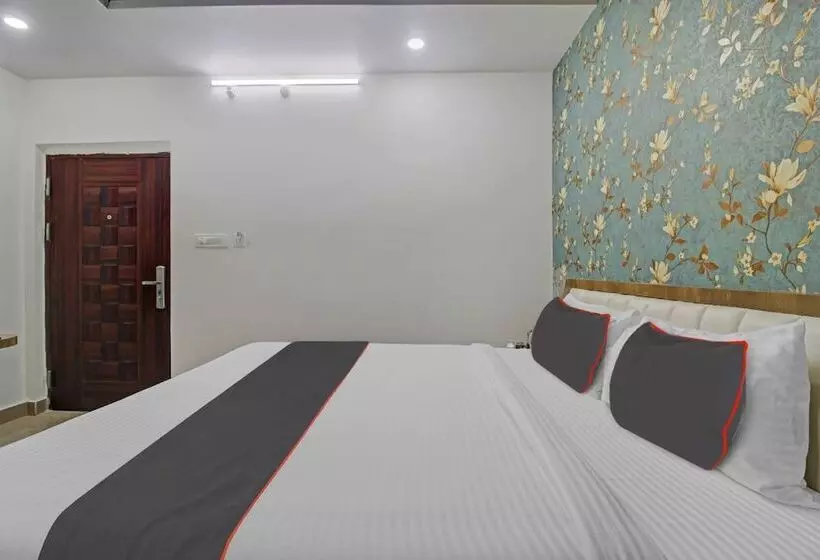 ホテル Collection O Vinayaka Luxury Stays