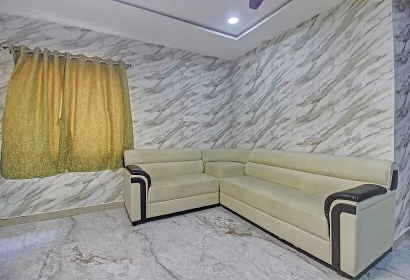 ホテル Collection O Vinayaka Luxury Stays