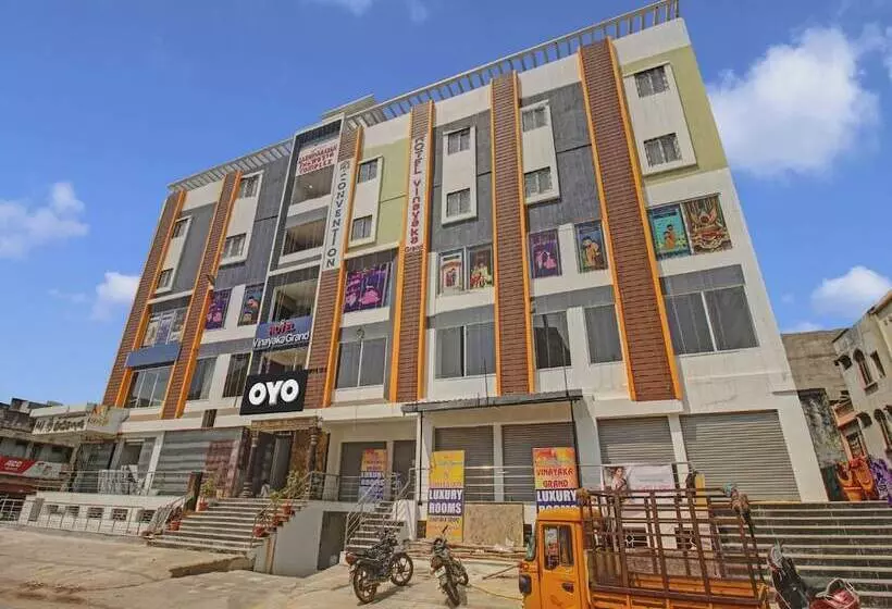 ホテル Collection O Vinayaka Luxury Stays