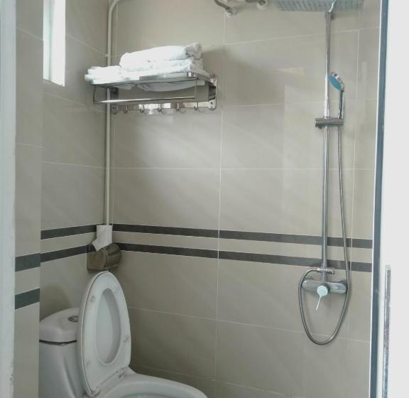 هتل Khách Sạn Crown   Gần đại Học Nông Lâm Tn