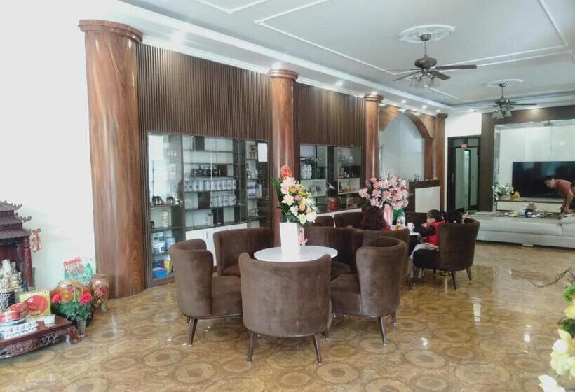 هتل Khách Sạn Crown   Gần đại Học Nông Lâm Tn