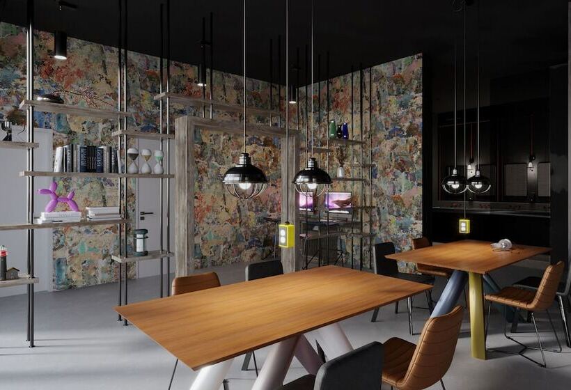 Hotel Moxy Halifax Downtown