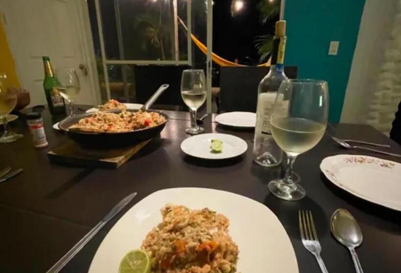 Retkeilymaja Kiwi Montañita Hostal