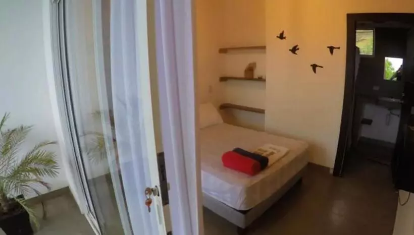 ユースホステル Kiwi Montañita Hostal