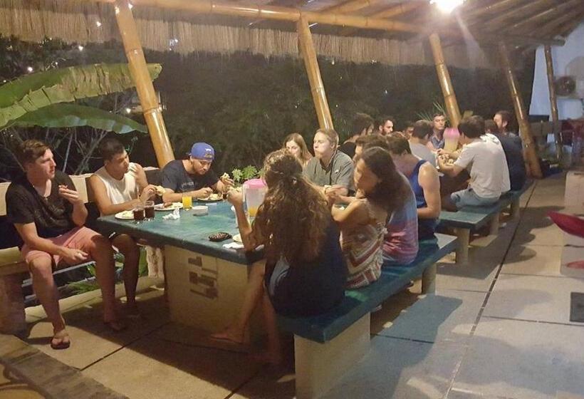 Retkeilymaja Kiwi Montañita Hostal