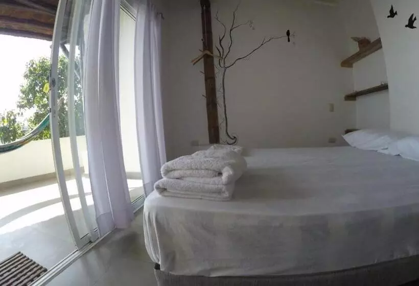ユースホステル Kiwi Montañita Hostal