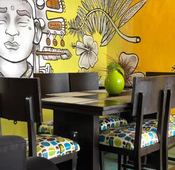 Retkeilymaja Kiwi Montañita Hostal