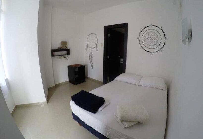 Retkeilymaja Kiwi Montañita Hostal