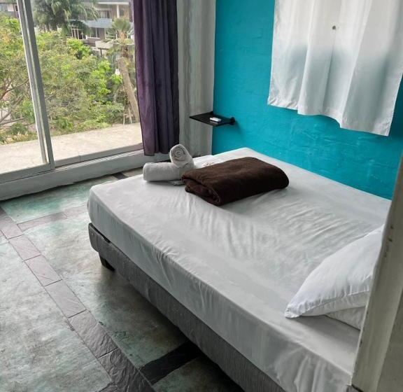 Retkeilymaja Kiwi Montañita Hostal