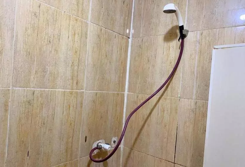 Hotelli Backpacker Homestay Jatisampurna Redpartner