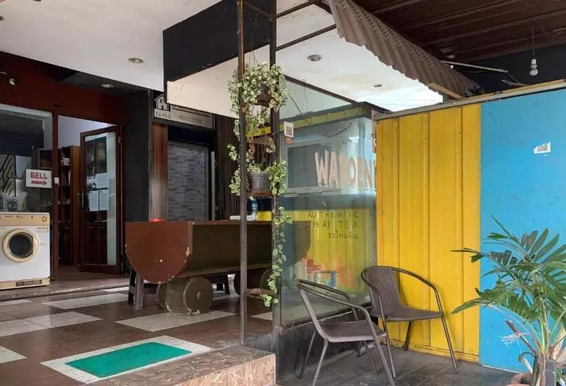 Hotelli Backpacker Homestay Jatisampurna Redpartner