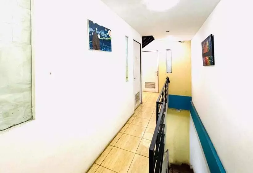 Hotelli Backpacker Homestay Jatisampurna Redpartner