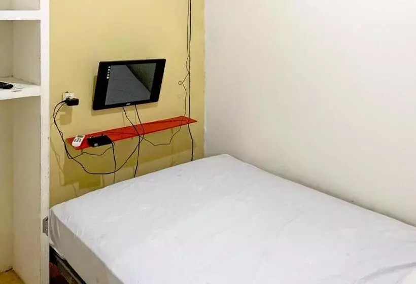 Hotelli Backpacker Homestay Jatisampurna Redpartner