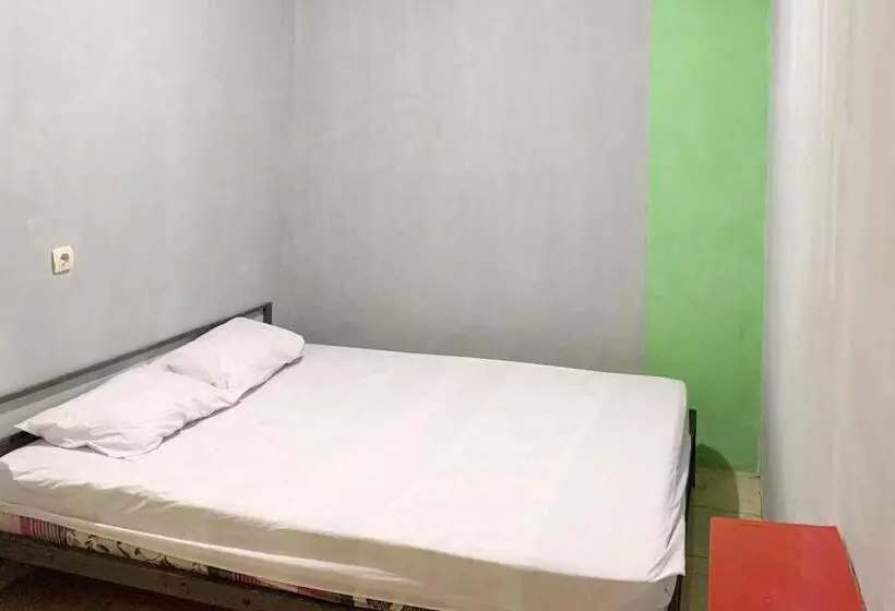 Hotelli Backpacker Homestay Jatisampurna Redpartner