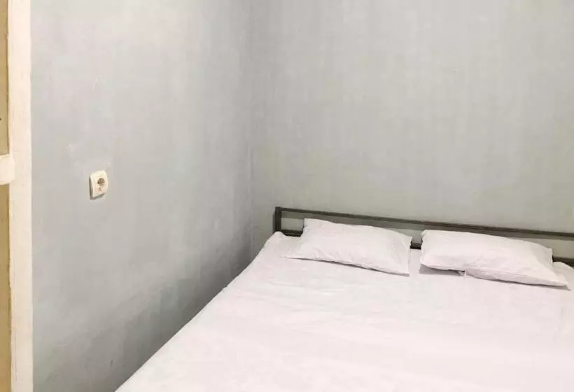 Hotelli Backpacker Homestay Jatisampurna Redpartner