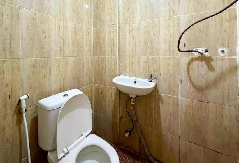 Hotelli Backpacker Homestay Jatisampurna Redpartner