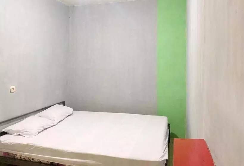 Hotelli Backpacker Homestay Jatisampurna Redpartner