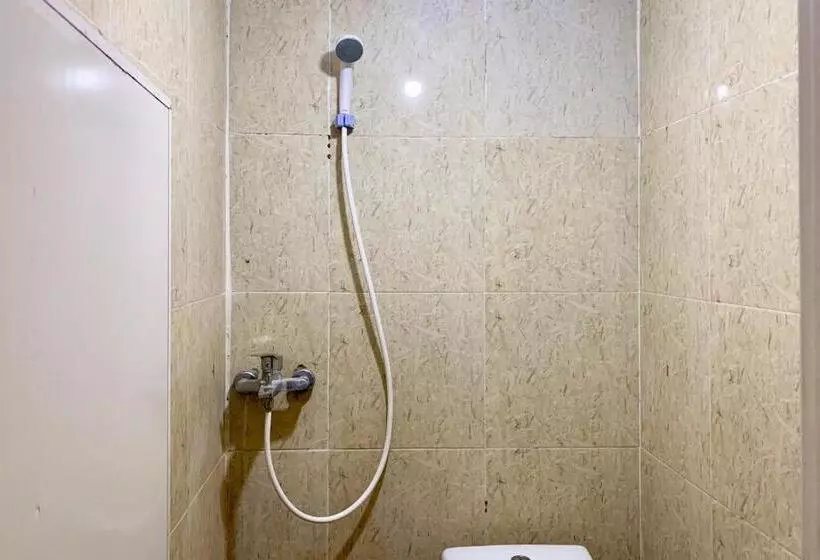 Hotelli Backpacker Homestay Jatisampurna Redpartner