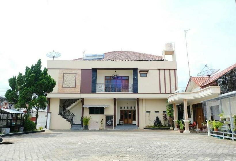 Hotell Homestay Griya Kinasih Syariah Pati Mitra Reddoorz