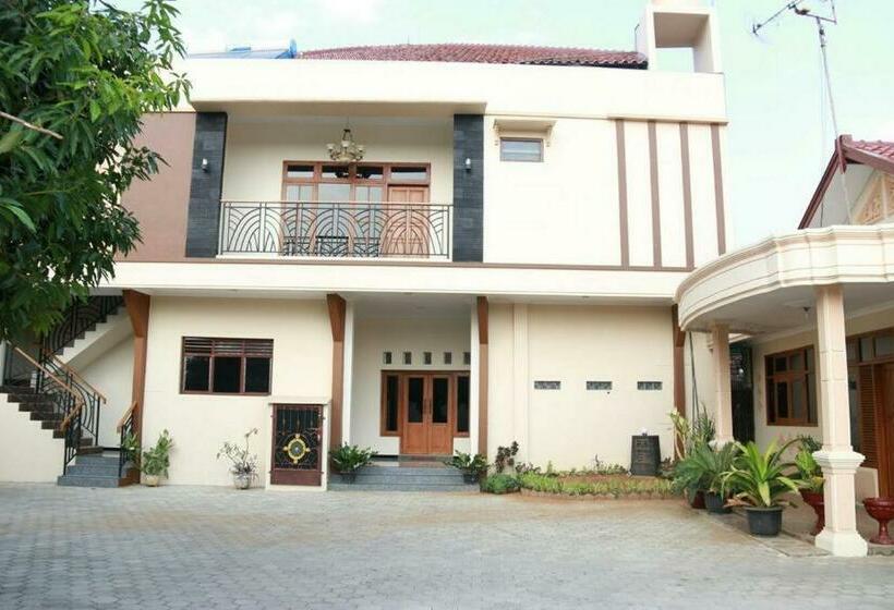 Hotell Homestay Griya Kinasih Syariah Pati Mitra Reddoorz