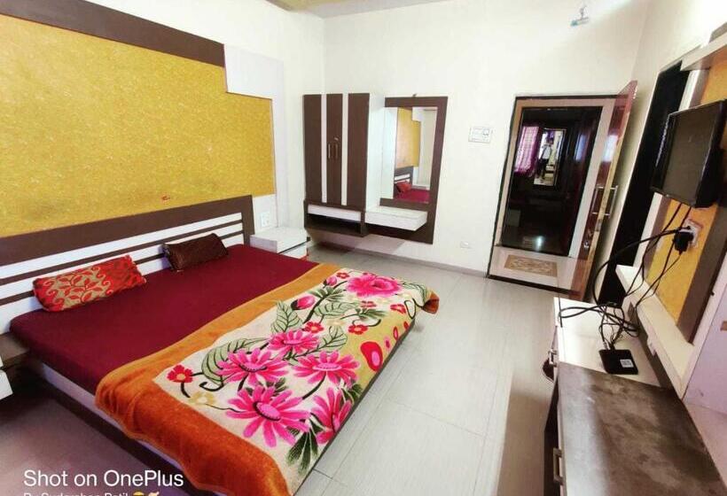 Pop Hotel Sudarshan