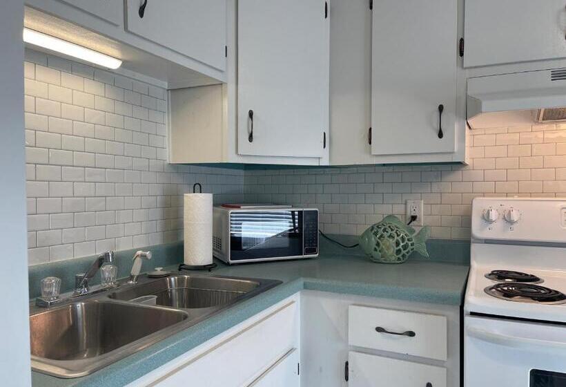 Ocean Breeze Beautiful Condo & Pet Friendly