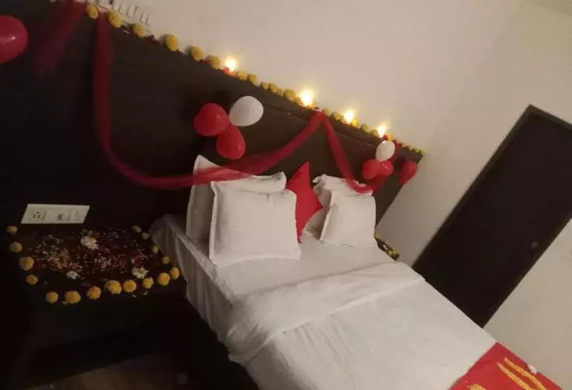 ホテル Aditya
