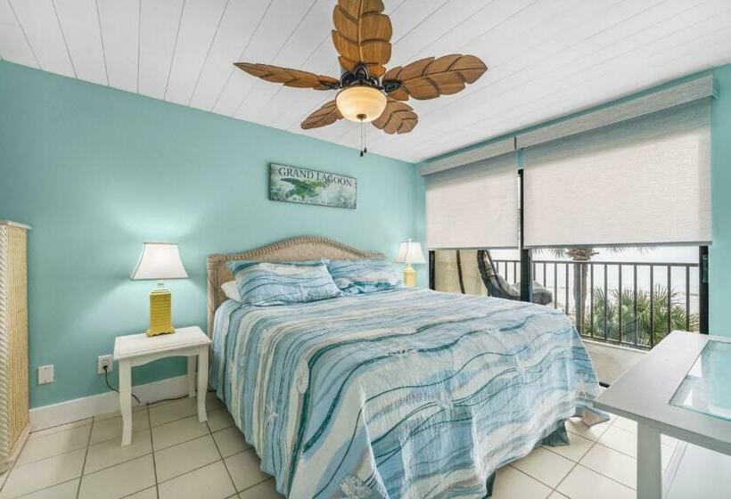 Ocean Front Turtle S Nest At The Commodore 202