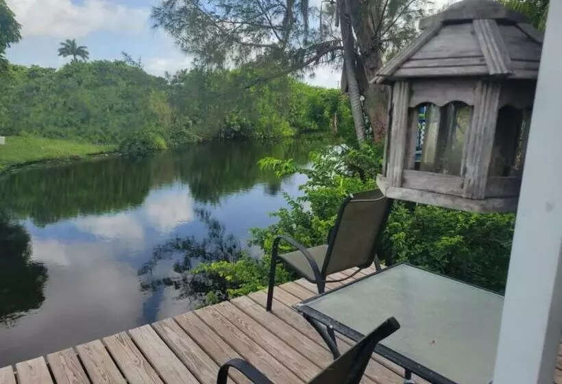 ペンション 3 Great Room For Rent, Individual Entrance, Share Bathroom, Beautiful Lake, In Manufactured Home 5 M