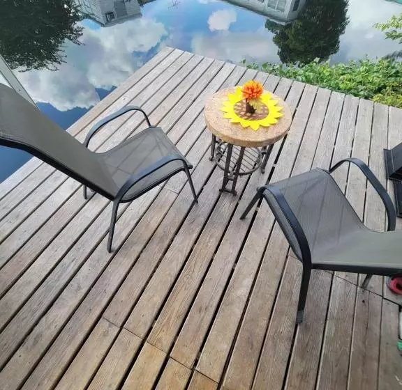 ペンション 3 Great Room For Rent, Individual Entrance, Share Bathroom, Beautiful Lake, In Manufactured Home 5 M