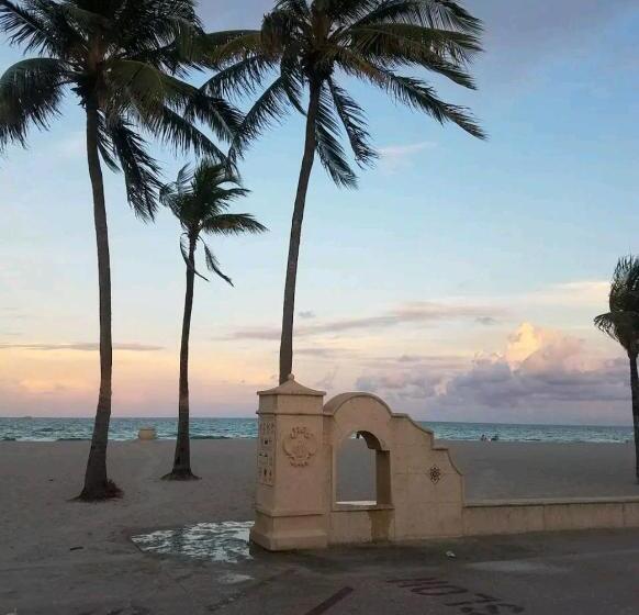 펜션 3 Great Room For Rent, Individual Entrance, Share Bathroom, Beautiful Lake, In Manufactured Home 5 M