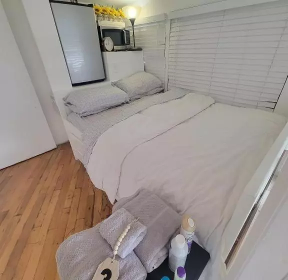 ペンション 3 Great Room For Rent, Individual Entrance, Share Bathroom, Beautiful Lake, In Manufactured Home 5 M