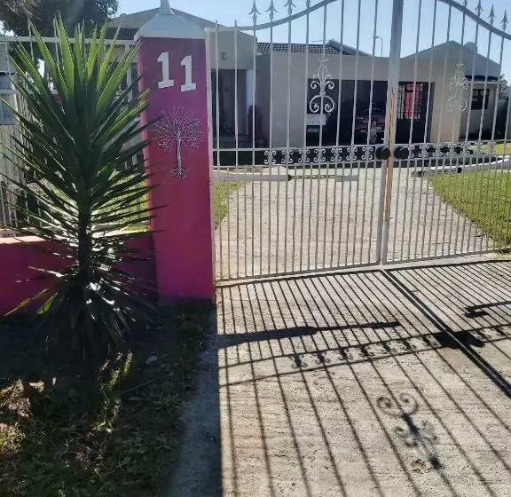 ペンション Gh Redpillars