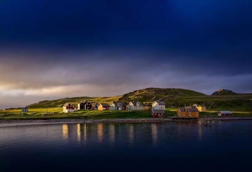 Retkeilymaja Kongsfjord Arctic Lodge