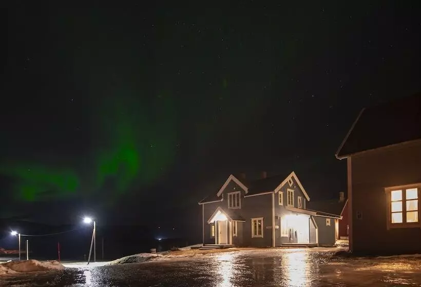 Retkeilymaja Kongsfjord Arctic Lodge