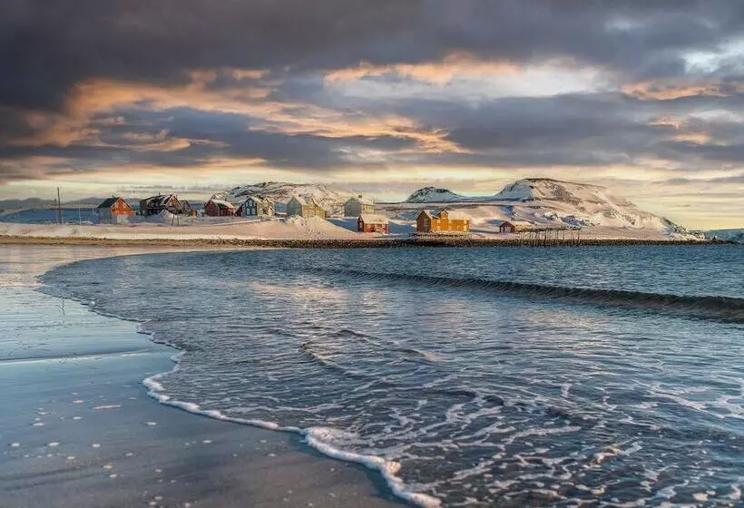 Retkeilymaja Kongsfjord Arctic Lodge