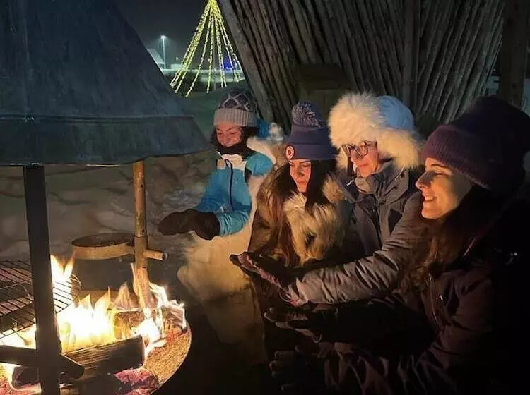 Retkeilymaja Kongsfjord Arctic Lodge