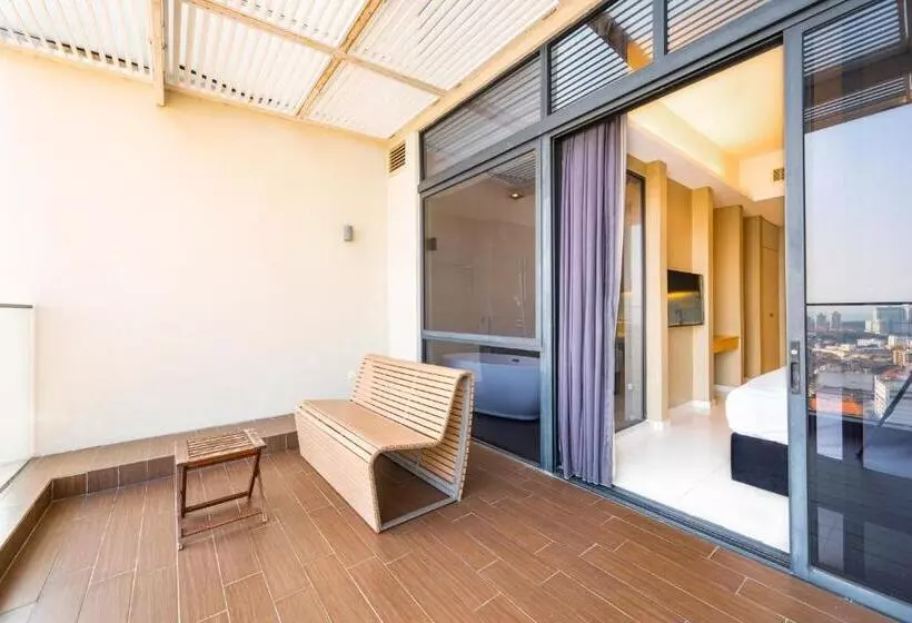 هتل Greystone 99 Suites