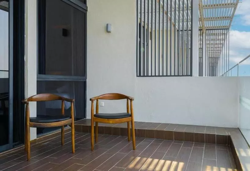 هتل Greystone 99 Suites