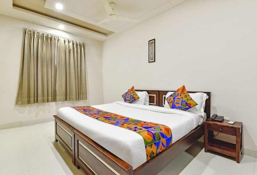Fabhotel Gurukripa