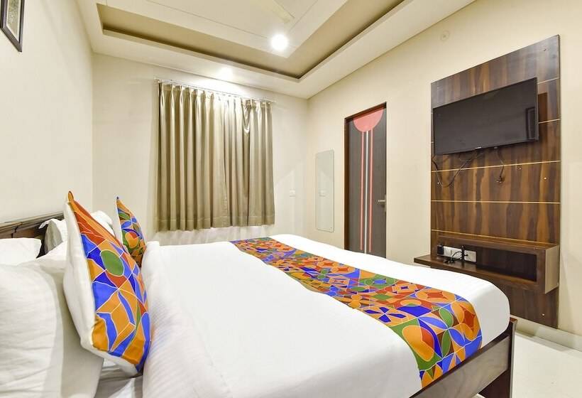 Fabhotel Gurukripa