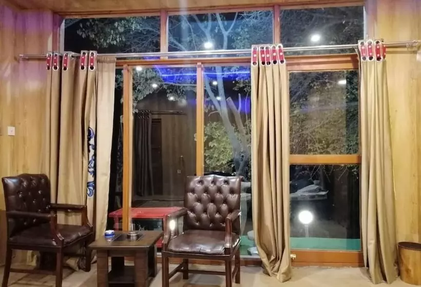هتل Chogho Sar Huts