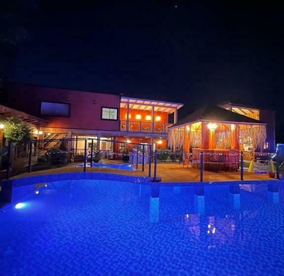 カプセルホテル Boutique Family Suites