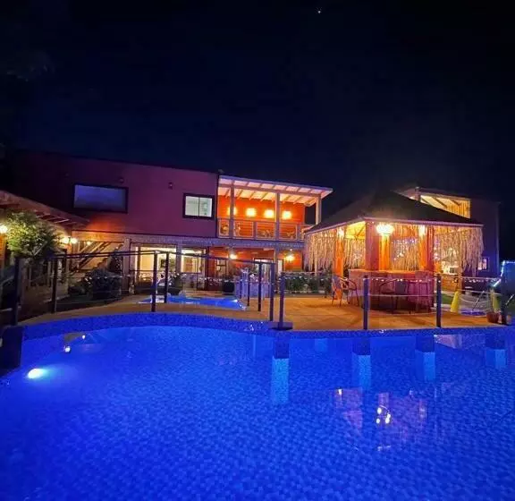 Kapselihotelli Boutique Family Suites