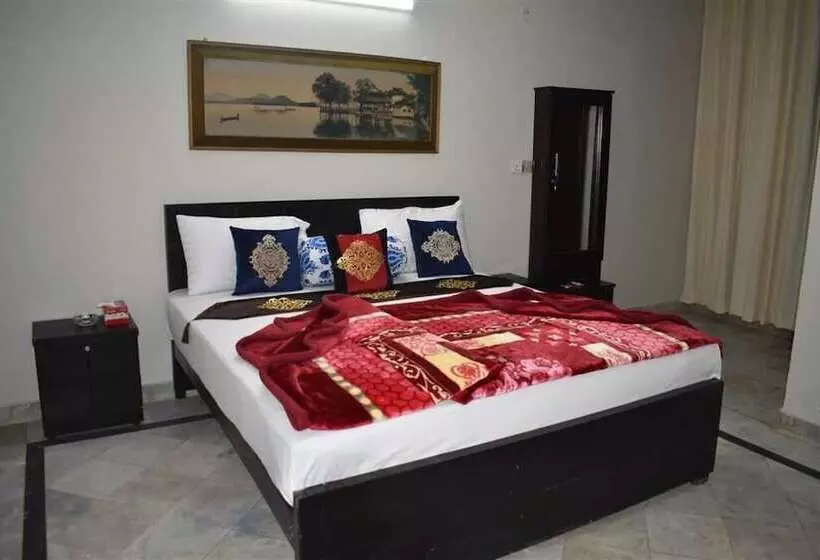 هتل Neelum Guest House