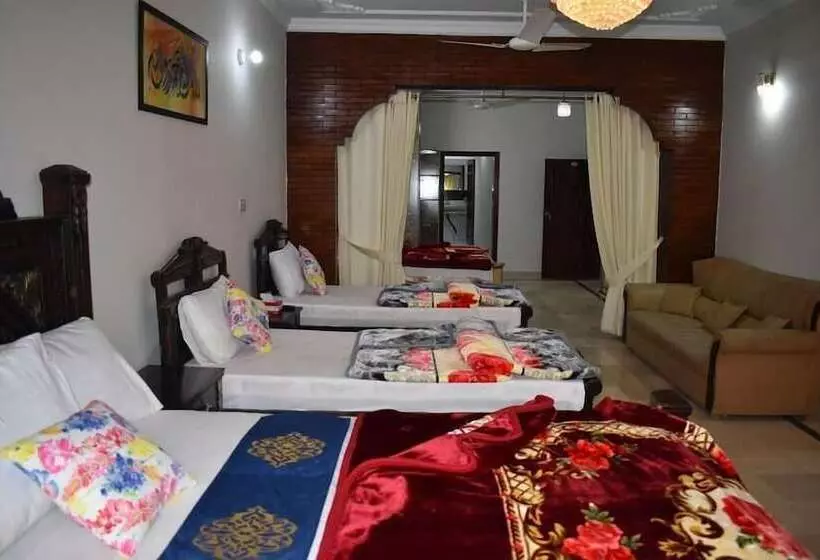 هتل Neelum Guest House