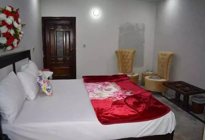هتل Neelum Guest House