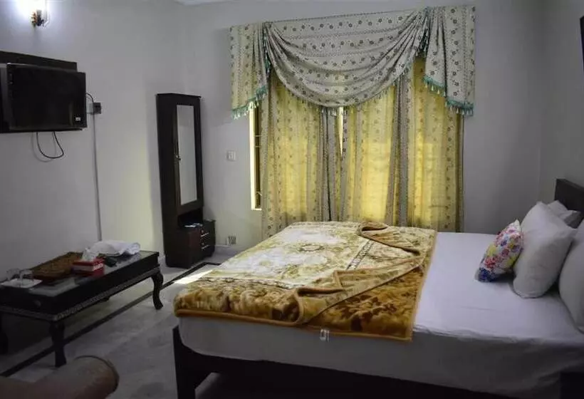 هتل Neelum Guest House